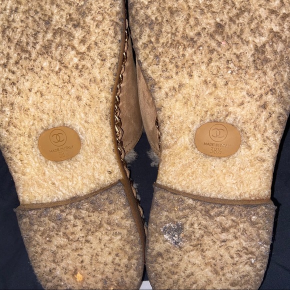 CHANEL
Interlocking CC Logo Suede Mules 38.5 - Picture 4 of 4